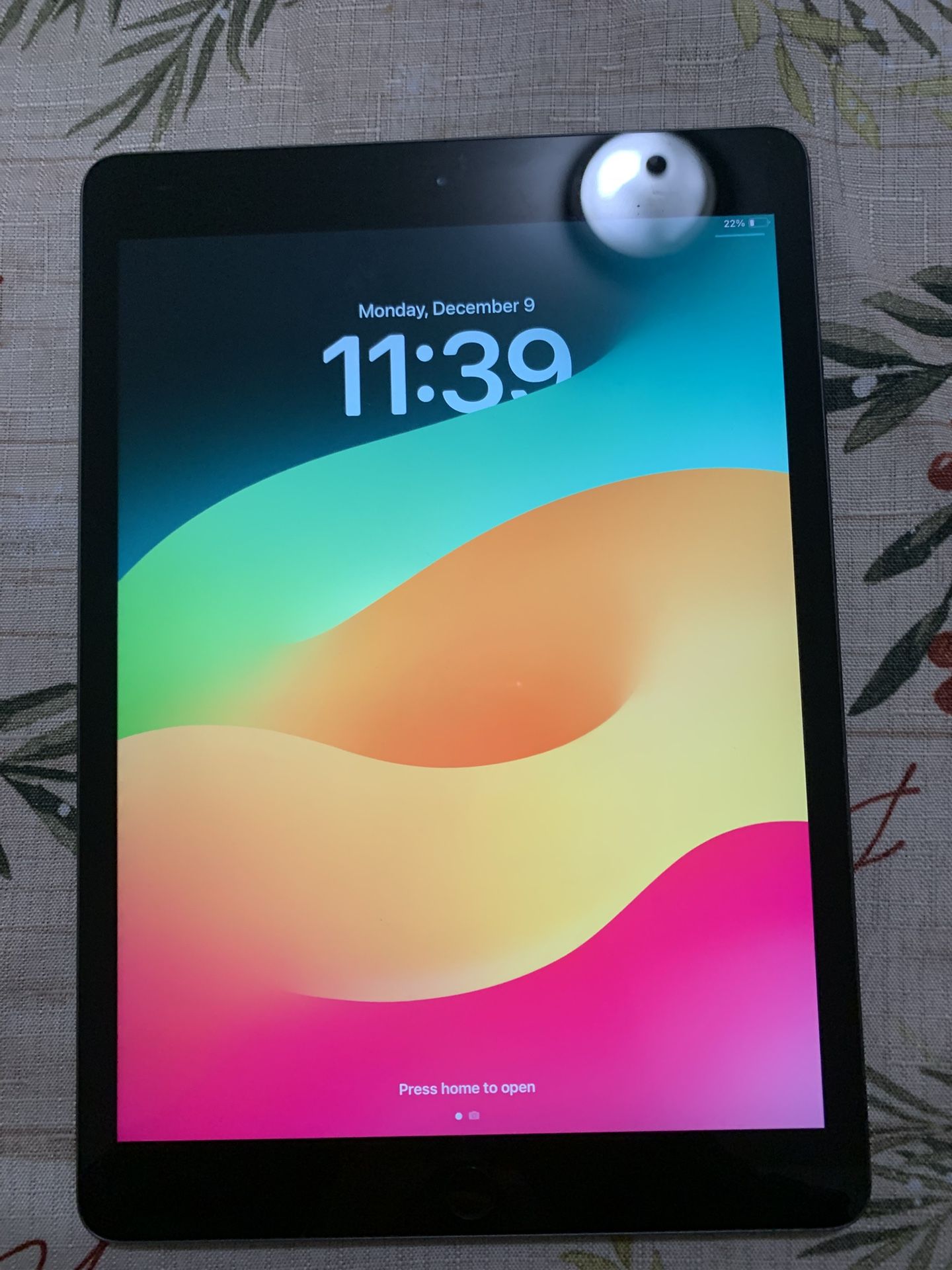 Winter Deals! Apple iPad 7th Generation 32GB 10.2” Unlocked Like New!