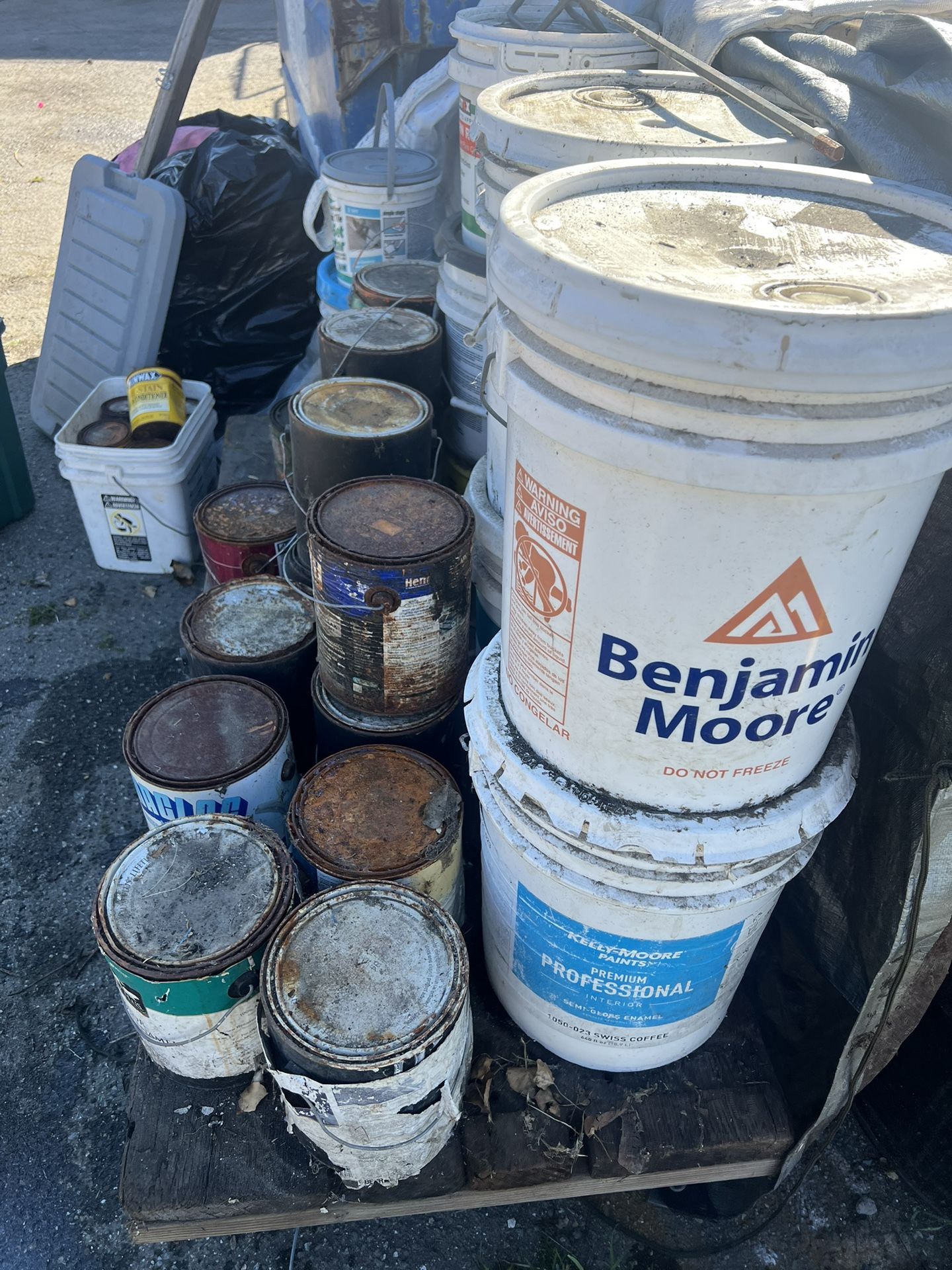 PAINT ‼️ FREE JOINT COMPOUND USED SOME FULL ‼️FREE