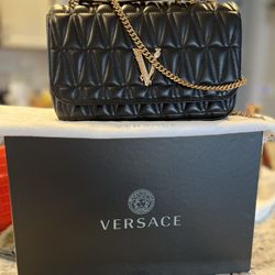 Versace Virtus shoulder bag 🥰