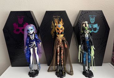Monster high midnight runway lot