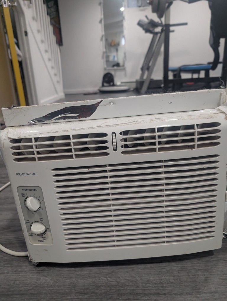 Fridgaire  Window AC 5,000 BTU