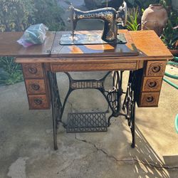 Antique Singer Treadle Sewing machine 