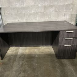 Office Furniture - Desk like new