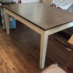 Dining Room Table Great Condition 