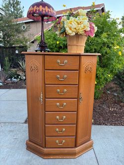 7 Drawer Wood Jewelry Dresser Chest of Drawers Furniture Great Condition