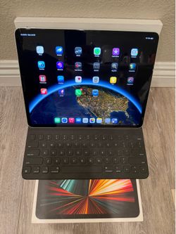 12.9” iPad Pro 5th Gen w/ Smart Keyboard Folio WiFi & Cellular!
