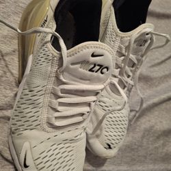 The product is a pair of Kids Size 6.5 Youth Nike Sneakers, specifically the Free Run 2 Running Sneakers. These sneakers are designed for unisex kids 