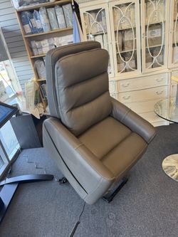 Brand New Power Lift Chairs On Sale $999! 