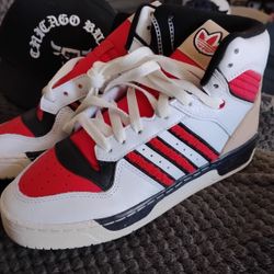 ADIDAS RIVALRY (SIZE 5.5)