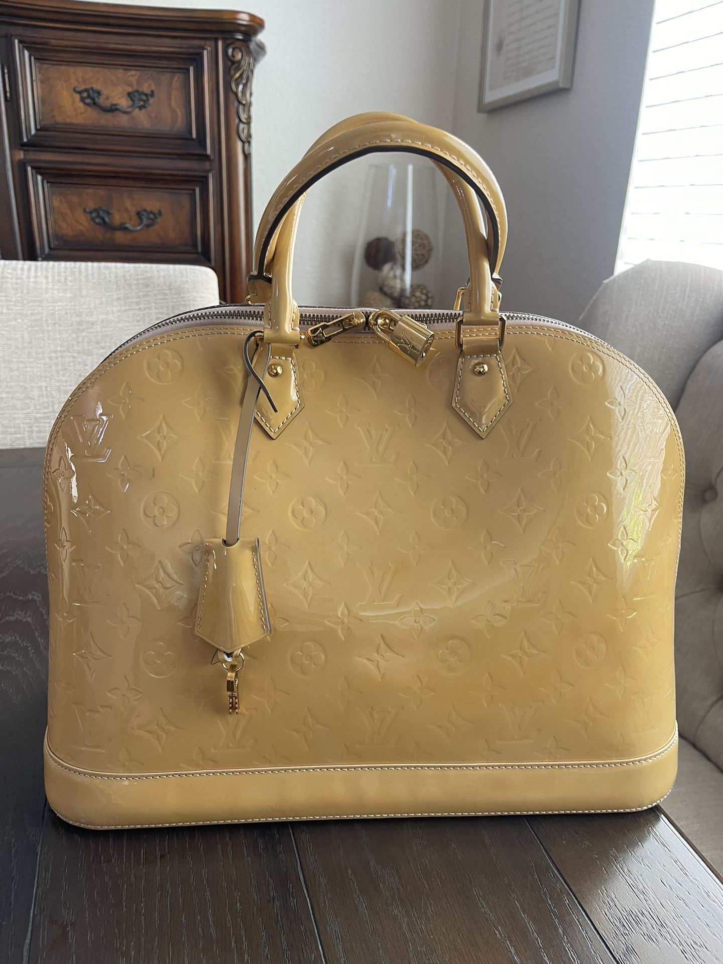 Louis Vuitton Vernis Alma GM
