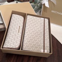 MICHAEL KORS  Logo Notebook and Pencil Case Gift Set Vanilla