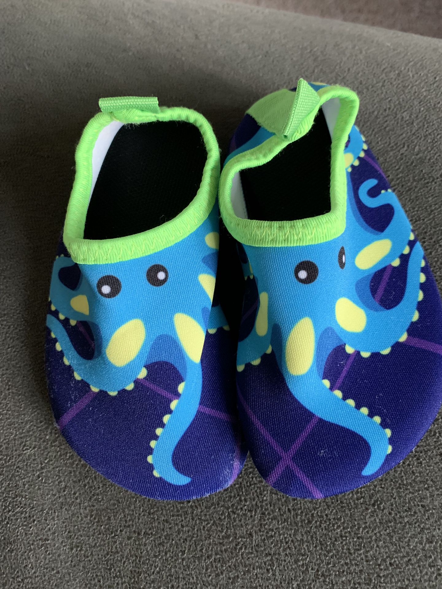 Toddler water shoes