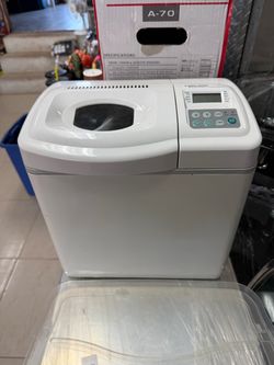 Black+Decker All-in-One Deluxe Automatic Breadmaker.