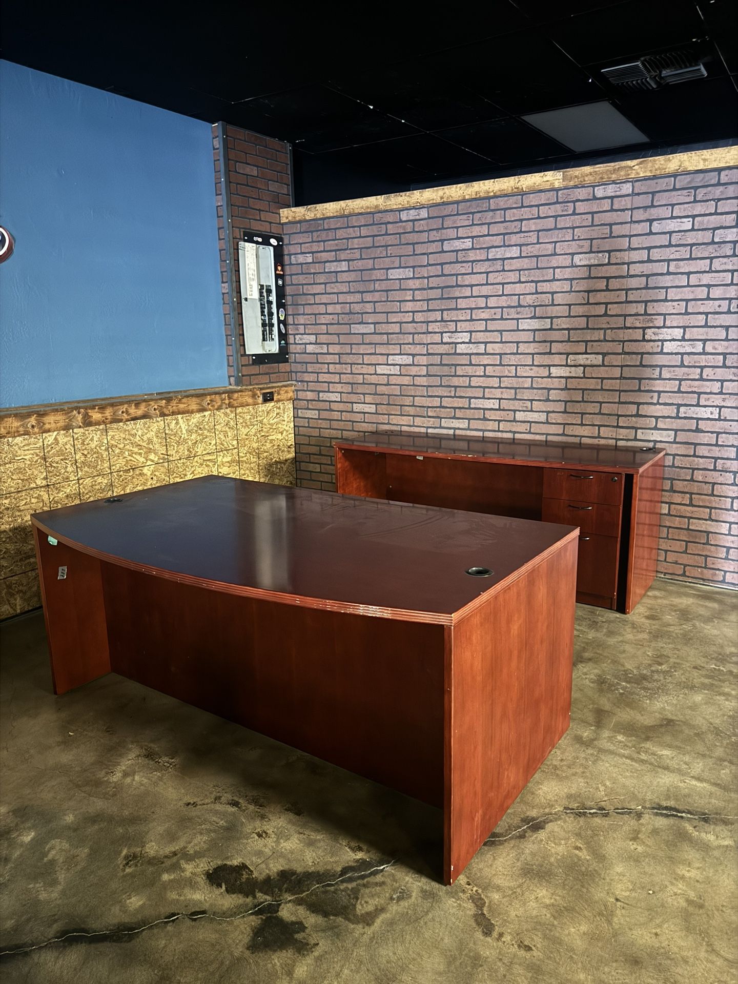 Executive Desk Set