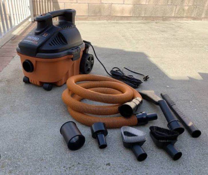 Ridgid 4 Gallon Wet/ Dry Vacuum