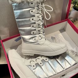 White Boot With Fur 
