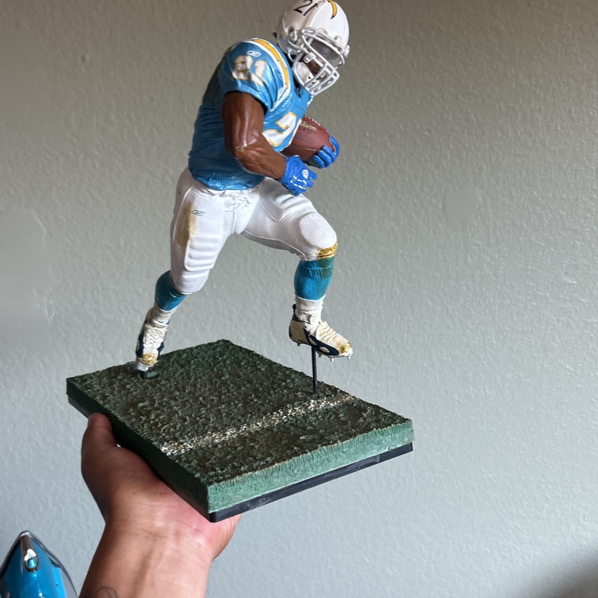 McFarlane NFL Series 3 LADAINIAN TOMLINSON San Diego Chargers 12" Figure Statue