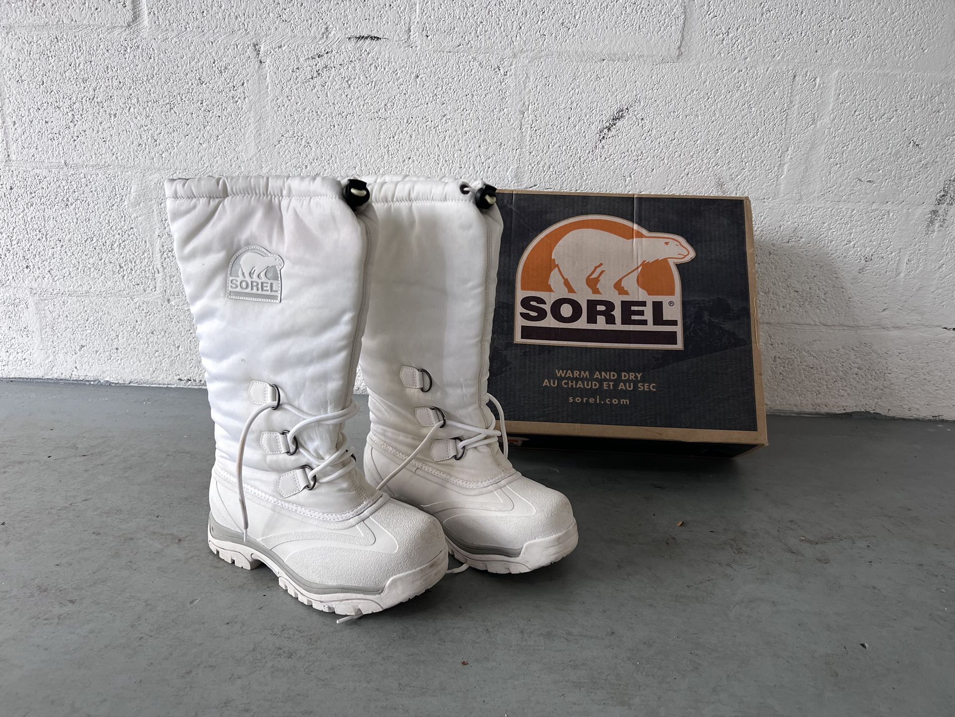 Sorel Snowlion Tall Women's Snow Boots Size 8  White