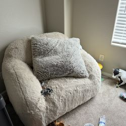 Fluffy Chair 
