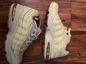 Nike Air Max( Wmn Sz8)