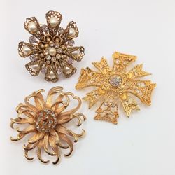 BROOCHES Jewelry Barclay KJL Kenneth Jay Lane