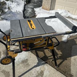 Dewalt 10 inch Contractor saw with mobile unit