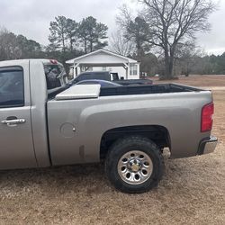 2008 SHORT BED  FIT 2007-13  CHEVY/GMC TK CLEAN BED NO RUST