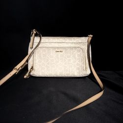 Calvin Klein Women's Hudson Top Zip Signature Crossbody Handbag