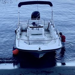 2004 w/ 2021 engine Boston whaler Montauk
