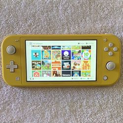 NINTENDO SWITCH LITE + 100 SWITCH GAMES INCLUDED