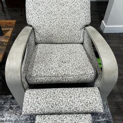 Lazy Boy reclining Chairs (2)