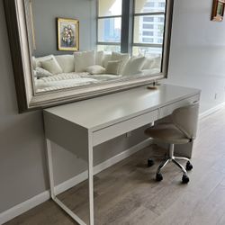 Desk With Chair 