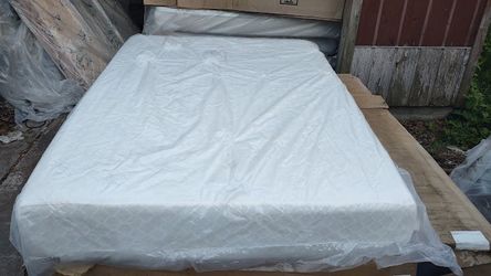 Memory Foam Queen Size Mattress (Mattress Only)