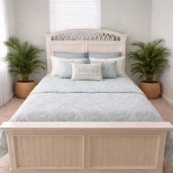 Queen Nantucket Lattice Coastal HEADBOARD &  Panel Footboard ( Off White)