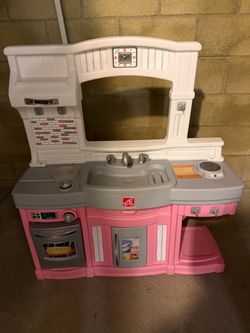 Toddler girl kitchen