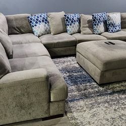 Gray Ashley sectional 6 Seats + Chase + Ottoman +6 Pillows