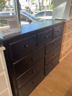 Strong Spacious 9D Chest