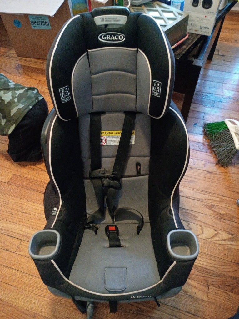 Graco Rear And Front Facing Carseat