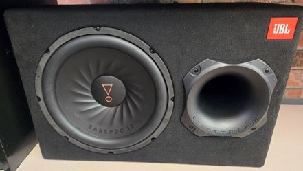 JBL BASSPRO12 SINGLE 12 W/ Built in amp