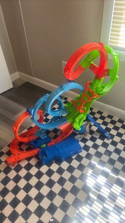5 Hot Wheels sets