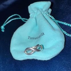TIFFANY & CO Infinity Sterling Silver Ring Size 7 ! 