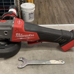 Milwaukee M18 FUEL 18V Lithium-Ion Brushless Cordless 4-1/2 in./5 in. Grinder