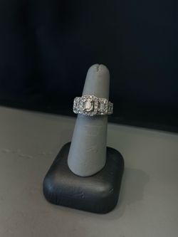 LADY’S RING 14K 7.6G  SIZE 7.5 •LAYAWAY $270