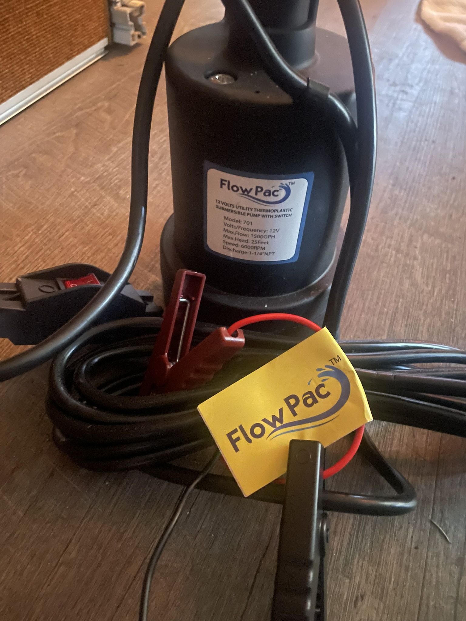 12 Volt FLOWPAC BRANDNEW Submersible PUMP 