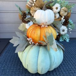 Wreath and Triple Pumpkin Decor