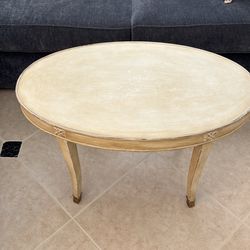 Oval coffee table