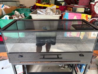 Reptile enclosure