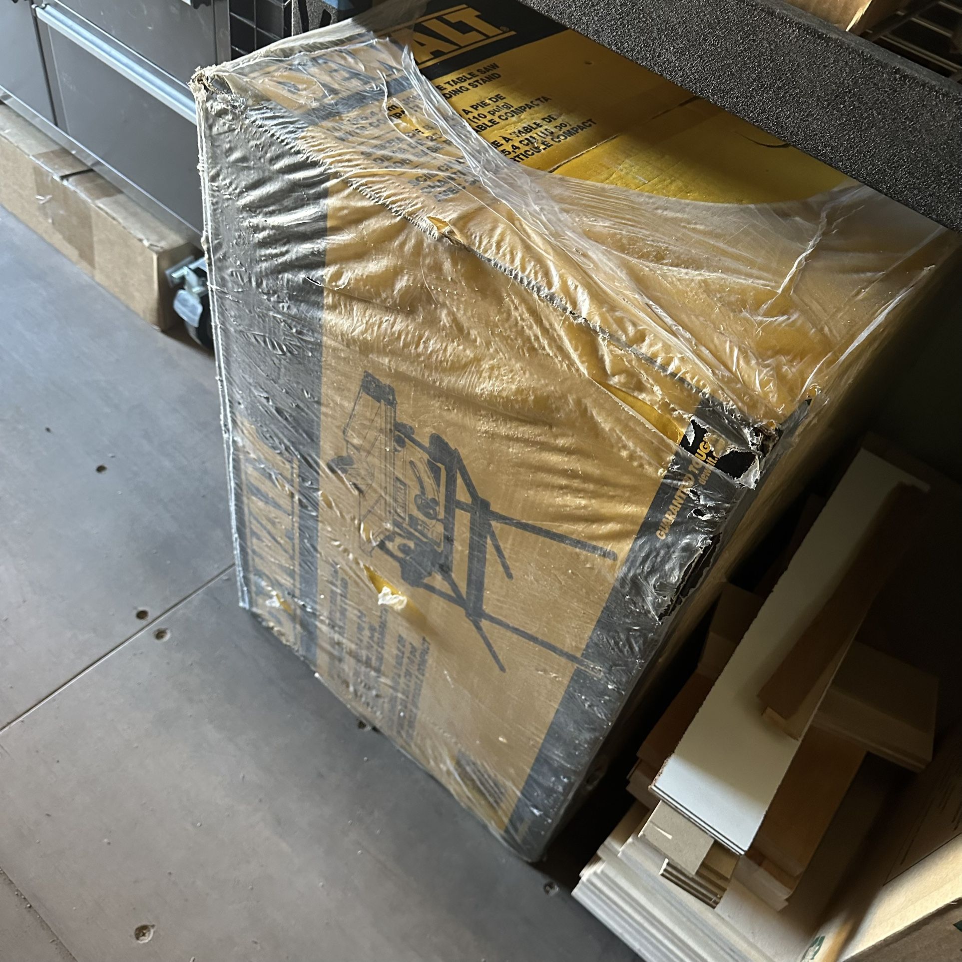 NEW IN THE BOX DEWALT (DWE7490X) TABLE SAW