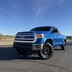 Toyota Tundra SR5         Not 4x4