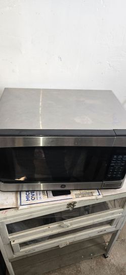 GE Microwave Oven Brand New!